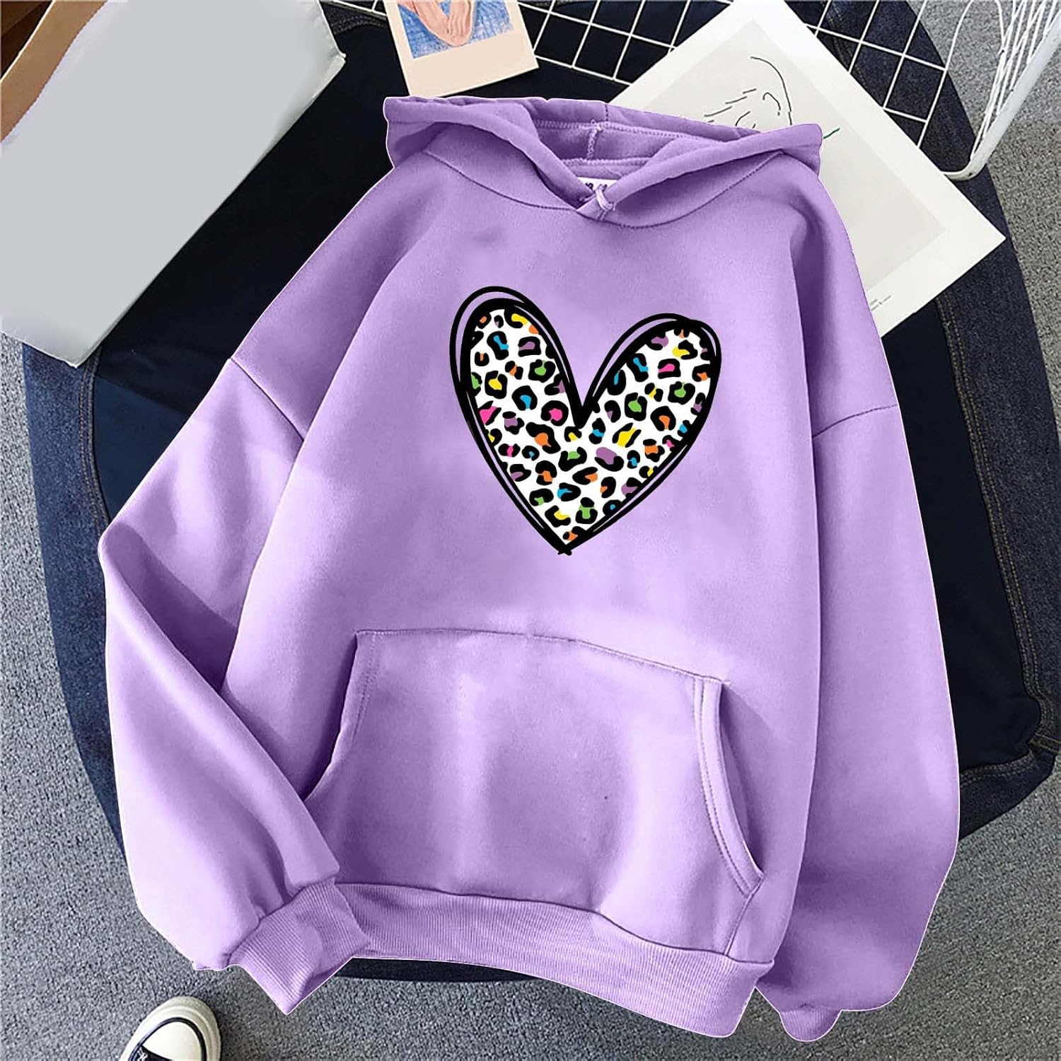 Women's Graphic Hoodie Heart Print Drawstring Long Sleeve Pocket Sweatshirt Pullover Fall Casual Fashion Workout Tops